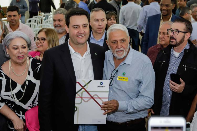 O governador Carlos Massa Ratinho Jr. anuncia investimentos de mais de R$ 100 milhões para o Detran.