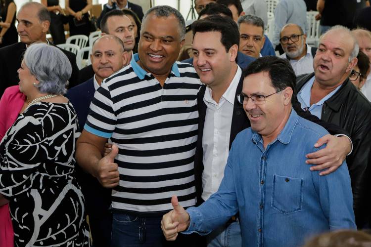 O governador Carlos Massa Ratinho Jr. anuncia investimentos de mais de R$ 100 milhões para o Detran.