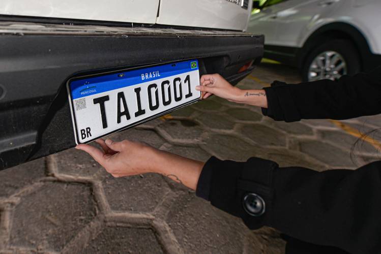 Paraná recebe nova sequência de placas veiculares com 439.956 unidades para registro