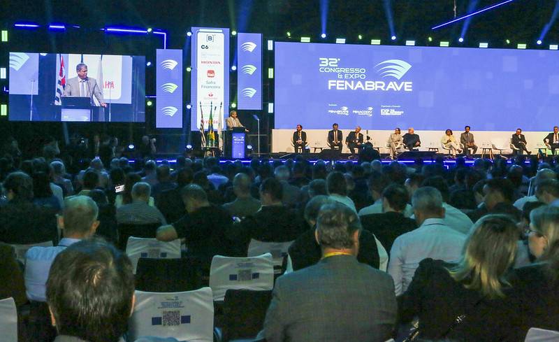 Detran-PR participa do maior evento de distribuição de veículos da América Latina