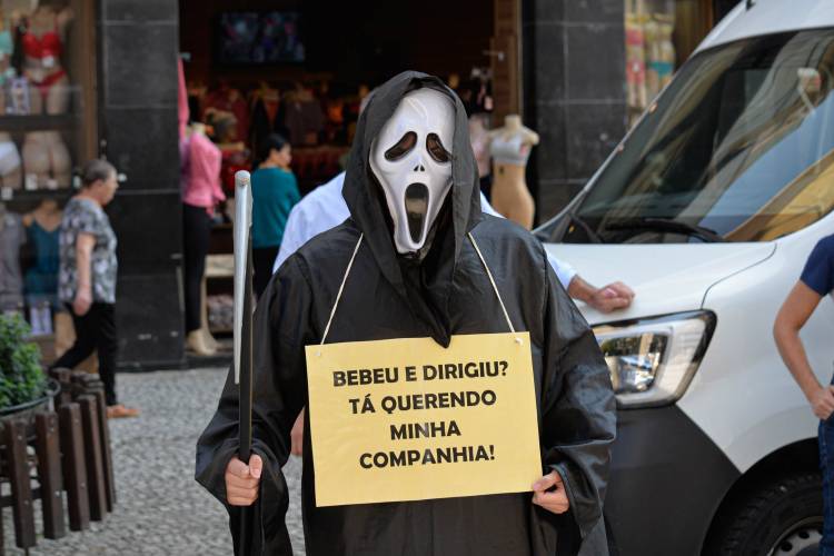 Detran-PR promove ações educativas para reduzir acidentes com motociclistas