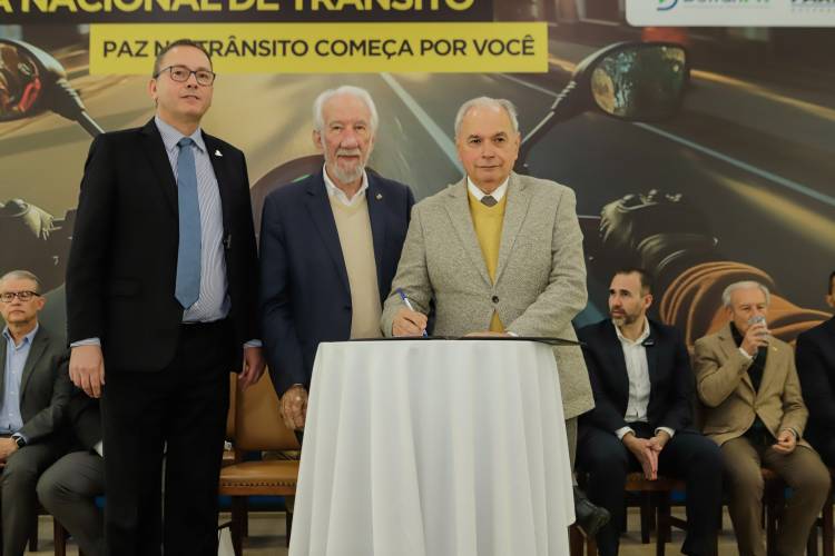 Curitiba, 18 de setembro de 2024 - No Palácio Iguaçu, o vice-governador Darci Piana participa de evento alusiva a Semana Nacional do Trânsito com anúncios do Detran-PR.