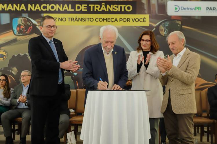 Curitiba, 18 de setembro de 2024 - No Palácio Iguaçu, o vice-governador Darci Piana participa de evento alusiva a Semana Nacional do Trânsito com anúncios do Detran-PR.