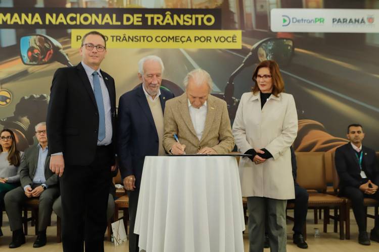 Curitiba, 18 de setembro de 2024 - No Palácio Iguaçu, o vice-governador Darci Piana participa de evento alusiva a Semana Nacional do Trânsito com anúncios do Detran-PR.