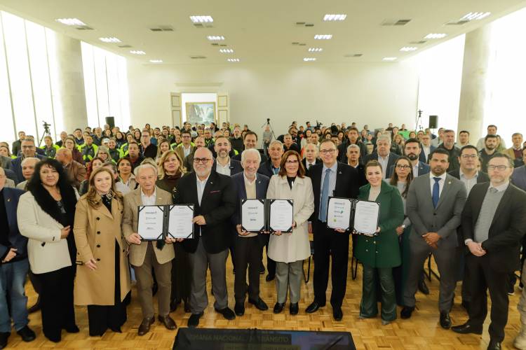 Curitiba, 18 de setembro de 2024 - No Palácio Iguaçu, o vice-governador Darci Piana participa de evento alusiva a Semana Nacional do Trânsito com anúncios do Detran-PR.