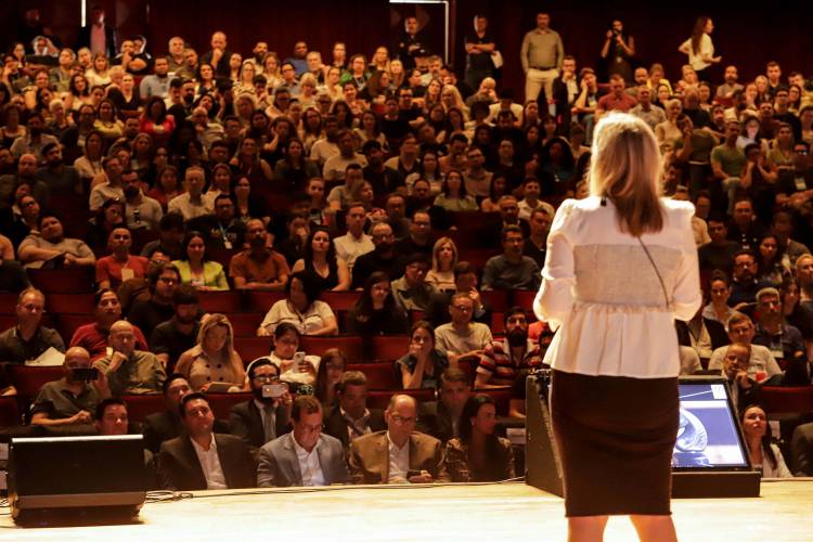 Estado apresenta potenciais da Inteligência Artificial em evento para servidores públicos