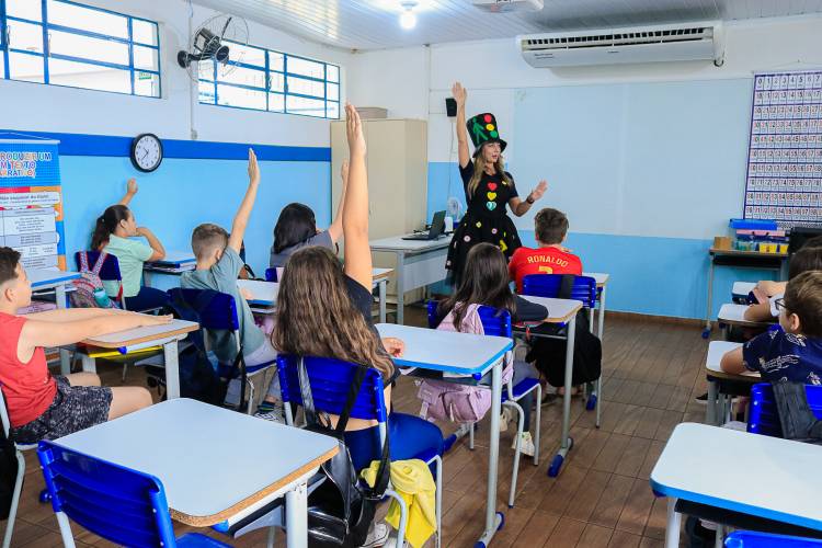 Detran-PR realiza palestras educativas para conscientizar estudantes sobre segurança no trânsito no município de Tibagi