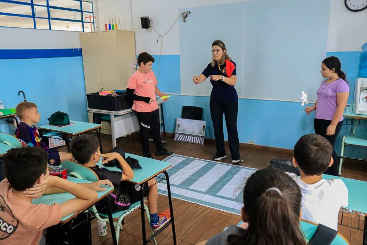 Detran-PR realiza palestras educativas para conscientizar estudantes sobre segurança no trânsito no município de Tibagi