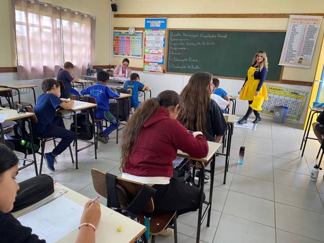 Detran-PR realiza palestras educativas para conscientizar estudantes sobre segurança no trânsito no município de Tibagi