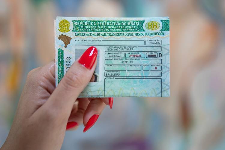 Detran-PR alerta para golpe com mensagens falsas referentes à suspensão da CNH