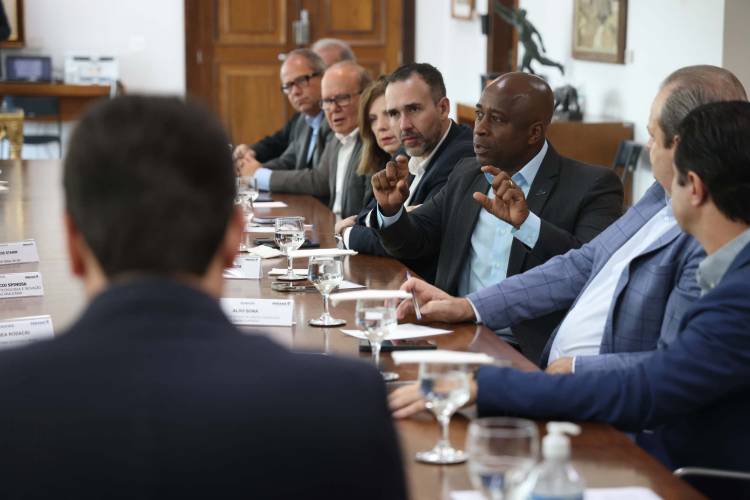 Com IA para facilitar renovação da CNH, Paraná anuncia parceria com Google para novos serviços