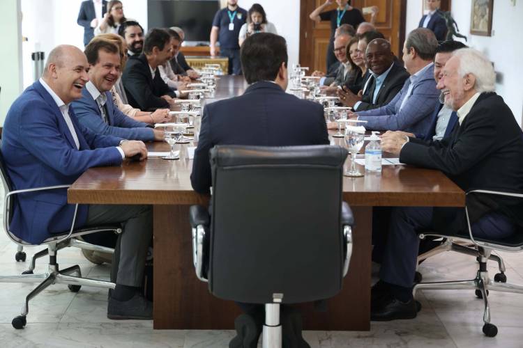 Com IA para facilitar renovação da CNH, Paraná anuncia parceria com Google para novos serviços