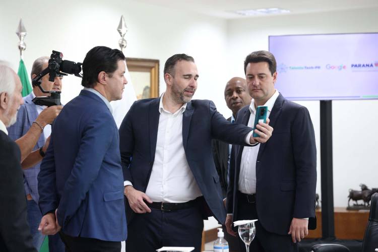 Com IA para facilitar renovação da CNH, Paraná anuncia parceria com Google para novos serviços