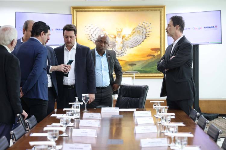 Com IA para facilitar renovação da CNH, Paraná anuncia parceria com Google para novos serviços