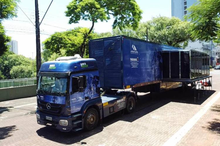 Carreta da Inovação chega a Foz do Iguaçu com oficinas de IA e serviços digitais do Detran