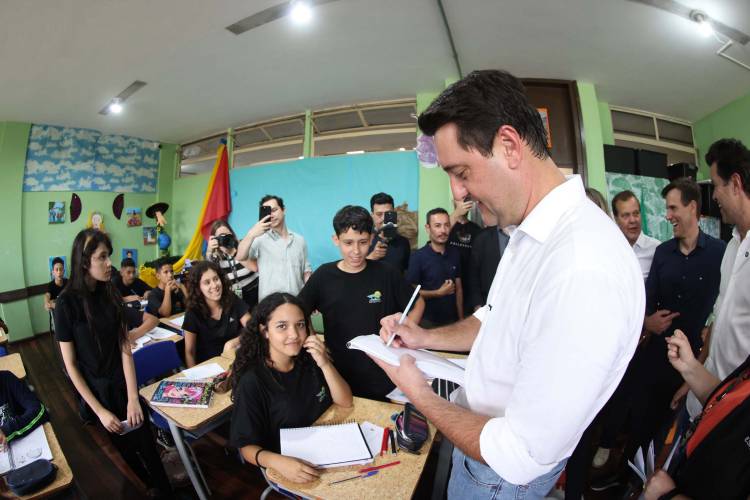 Educação e outros setores: Estado lança soluções de IA em parceria com o Google