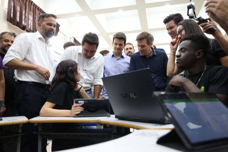 Educação e outros setores: Estado lança soluções de IA em parceria com o Google