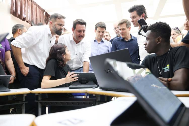 Educação e outros setores: Estado lança soluções de IA em parceria com o Google