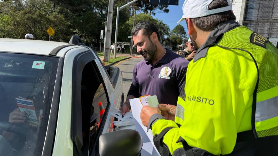 Detran-PR participa da blitz educativa do Maio Amarelo realizada pela OAB Paraná