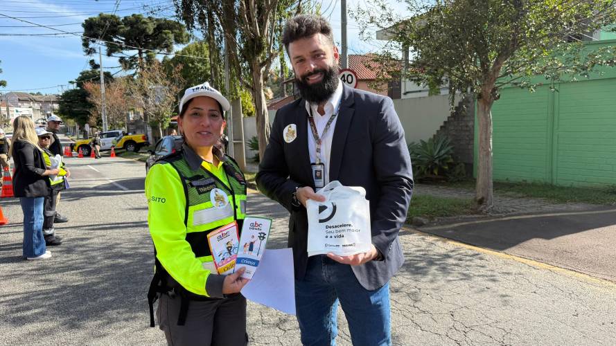 Detran-PR participa da blitz educativa do Maio Amarelo realizada pela OAB Paraná