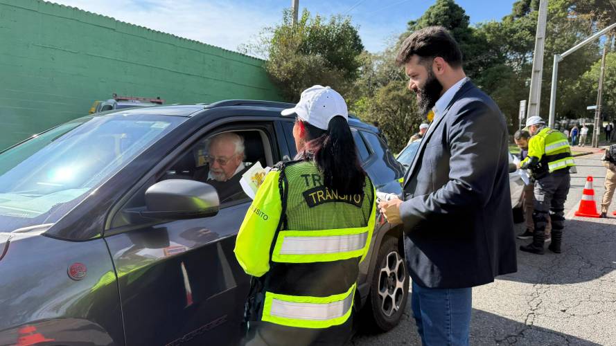 Detran-PR participa da blitz educativa do Maio Amarelo realizada pela OAB Paraná