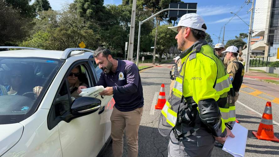Detran-PR participa da blitz educativa do Maio Amarelo realizada pela OAB Paraná