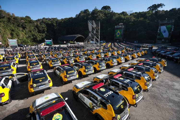Com recursos do Detran-PR, Ratinho Junior entrega 431 viaturas para a PMPR