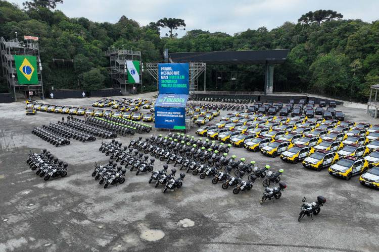 Com recursos do Detran-PR, Ratinho Junior entrega 431 viaturas para a PMPR