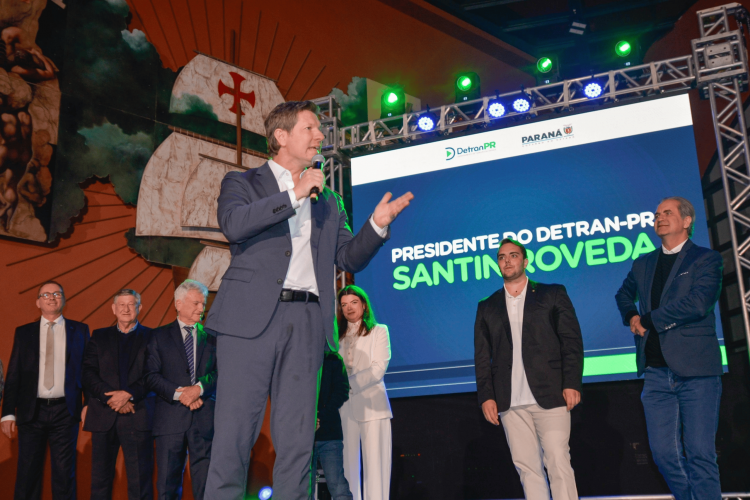 Prefeito Eduardo Pimentel, Deputados e Secretários prestigiam a posse de Santin Roveda no Detran-PR