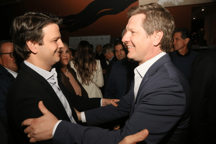 Prefeito Eduardo Pimentel, Deputados e Secretários prestigiam a posse de Santin Roveda no Detran-PR