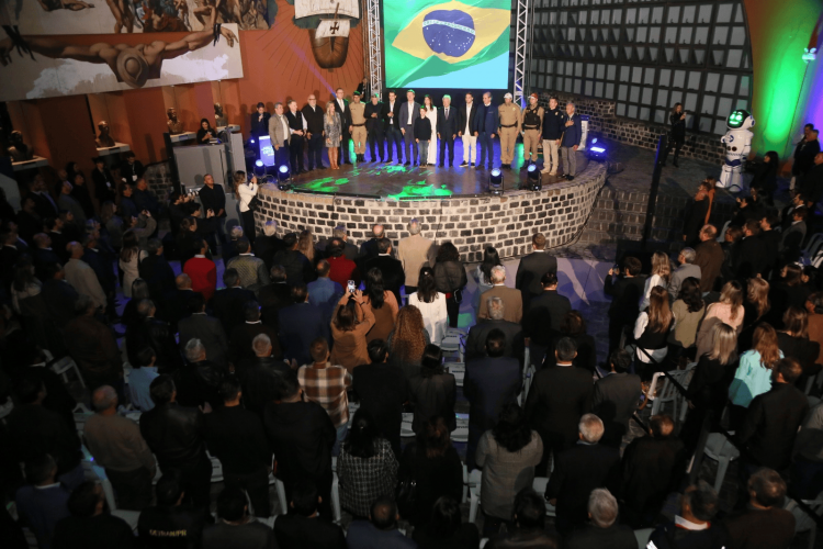 Prefeito Eduardo Pimentel, Deputados e Secretários prestigiam a posse de Santin Roveda no Detran-PR