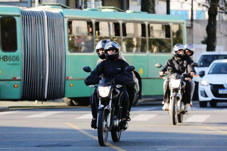 Dos 5,8 milhões de condutores do Paraná, 48,5% são motociclistas