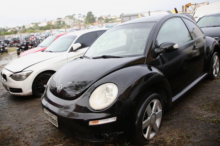 Detran-PR fará leilões de 148 veículos para circulação e 4,4 mil toneladas de materiais ferrosos para reciclagem