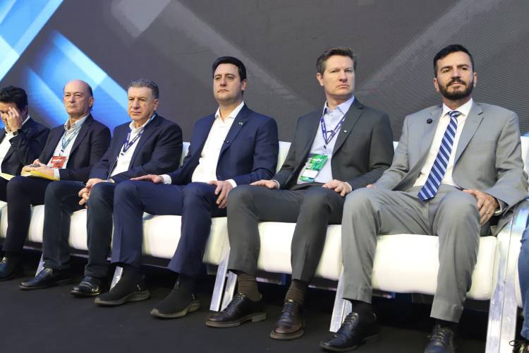 Sinaliza Paraná: governador libera R$ 100 milhões para sinalização viária das cidades