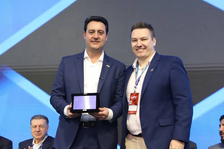 Sinaliza Paraná: governador libera R$ 100 milhões para sinalização viária das cidades