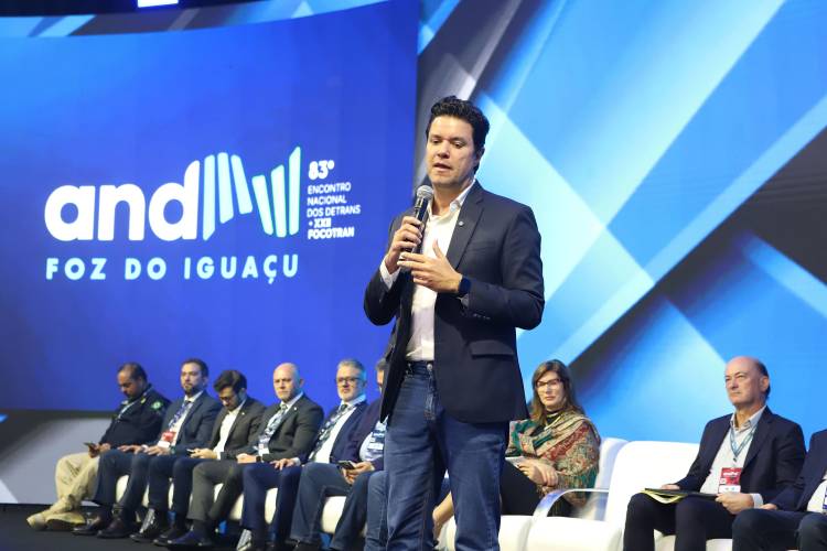 Sinaliza Paraná: governador libera R$ 100 milhões para sinalização viária das cidades