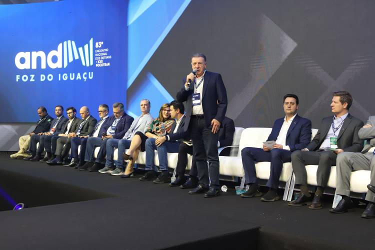 Sinaliza Paraná: governador libera R$ 100 milhões para sinalização viária das cidades