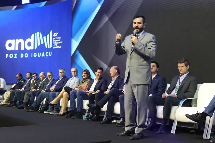 Sinaliza Paraná: governador libera R$ 100 milhões para sinalização viária das cidades