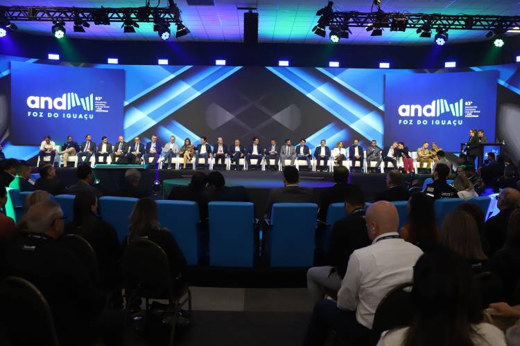 Sinaliza Paraná: governador libera R$ 100 milhões para sinalização viária das cidades