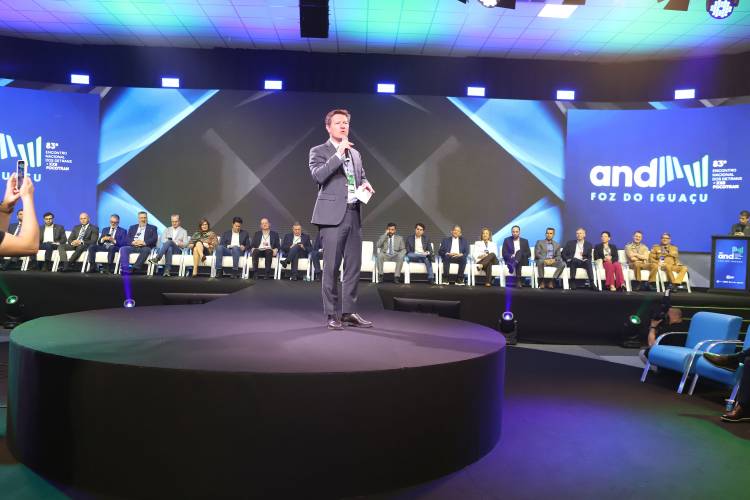 Sinaliza Paraná: governador libera R$ 100 milhões para sinalização viária das cidades