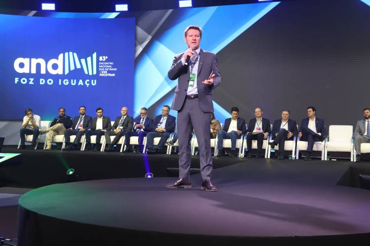 Sinaliza Paraná: governador libera R$ 100 milhões para sinalização viária das cidades