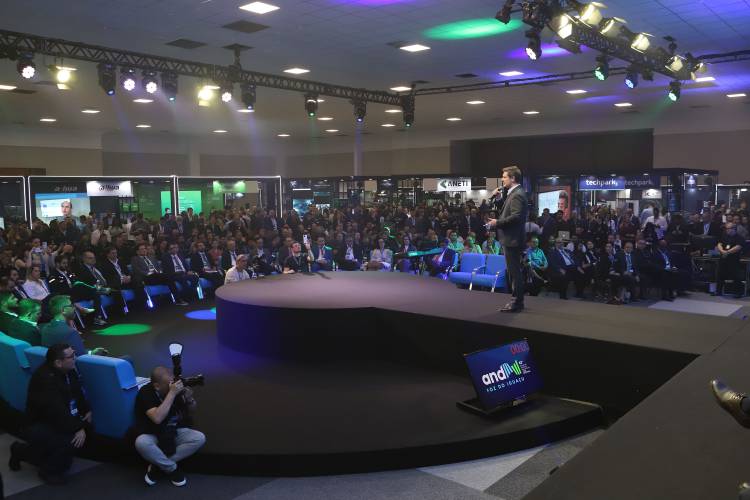 Sinaliza Paraná: governador libera R$ 100 milhões para sinalização viária das cidades