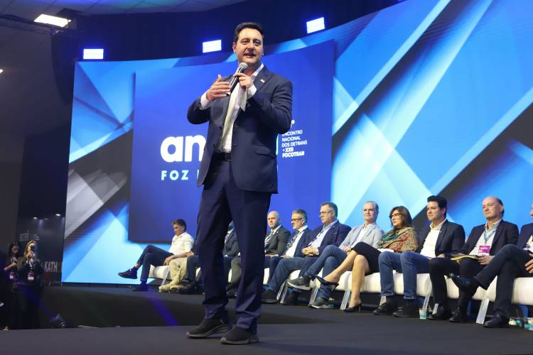 Sinaliza Paraná: governador libera R$ 100 milhões para sinalização viária das cidades