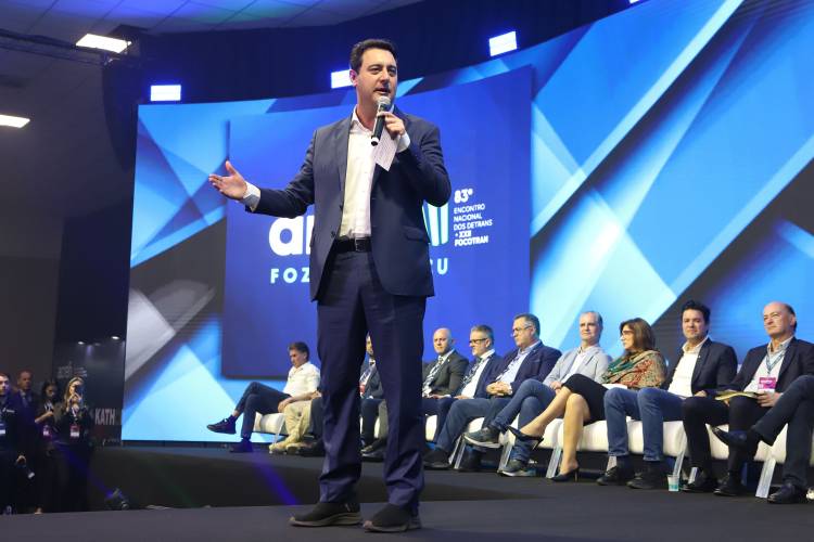 Sinaliza Paraná: governador libera R$ 100 milhões para sinalização viária das cidades