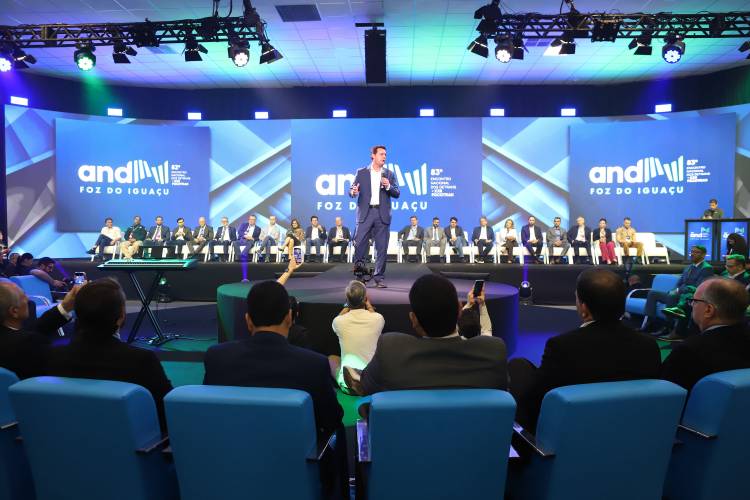 Sinaliza Paraná: governador libera R$ 100 milhões para sinalização viária das cidades