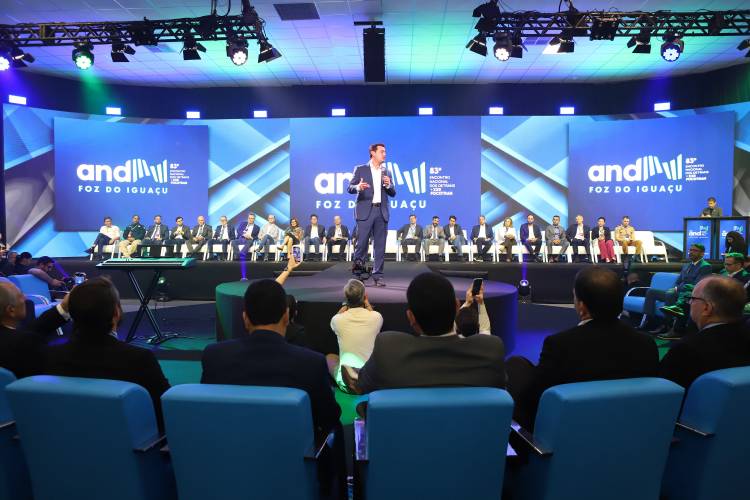 Sinaliza Paraná: governador libera R$ 100 milhões para sinalização viária das cidades