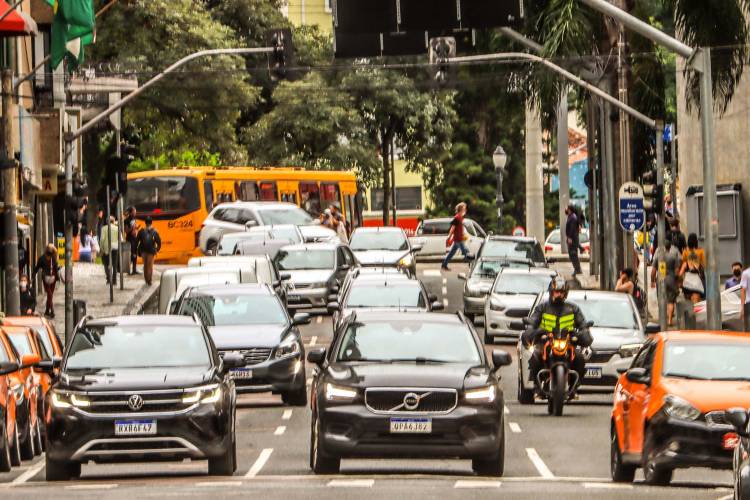 Emplacamentos aumentam 34,2% em dois meses após redução do IPVA no Paraná