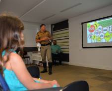 Em parceria com a Ecovia, Detran-PR leva alunos de Pinhais para aprender sobre o trânsito na minipista