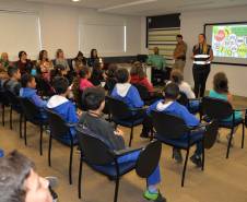 Em parceria com a Ecovia, Detran-PR leva alunos de Pinhais para aprender sobre o trânsito na minipista