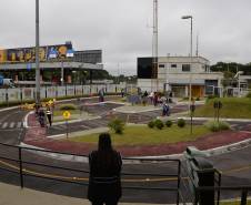 Em parceria com a Ecovia, Detran-PR leva alunos de Pinhais para aprender sobre o trânsito na minipista